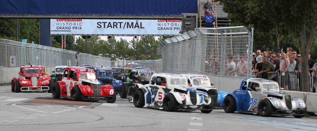 Der er traditionen tro mange tætte kampe i Legend Car Cup når der skal køres CHGP.
(Foto: Motorsporten.dk)